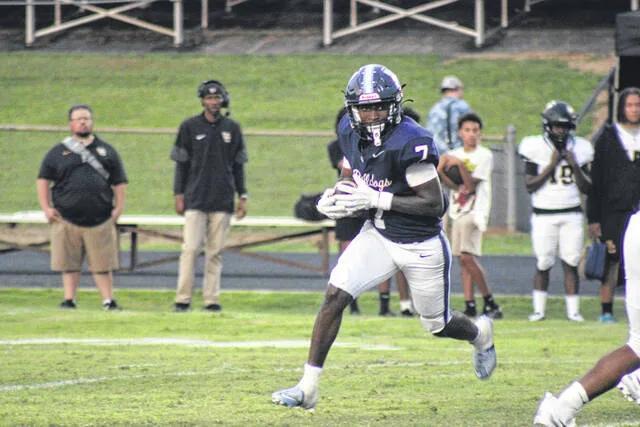 Bulldogs second half comeback falls short against Clinton in the ‘Battle of the Belt’