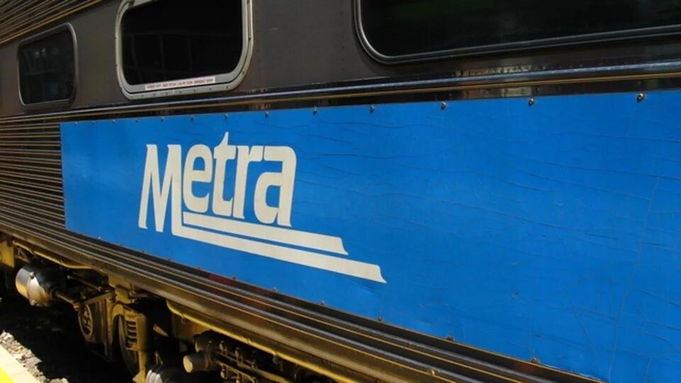 Body found near Metra tracks causes delays on Milwaukee District North ...