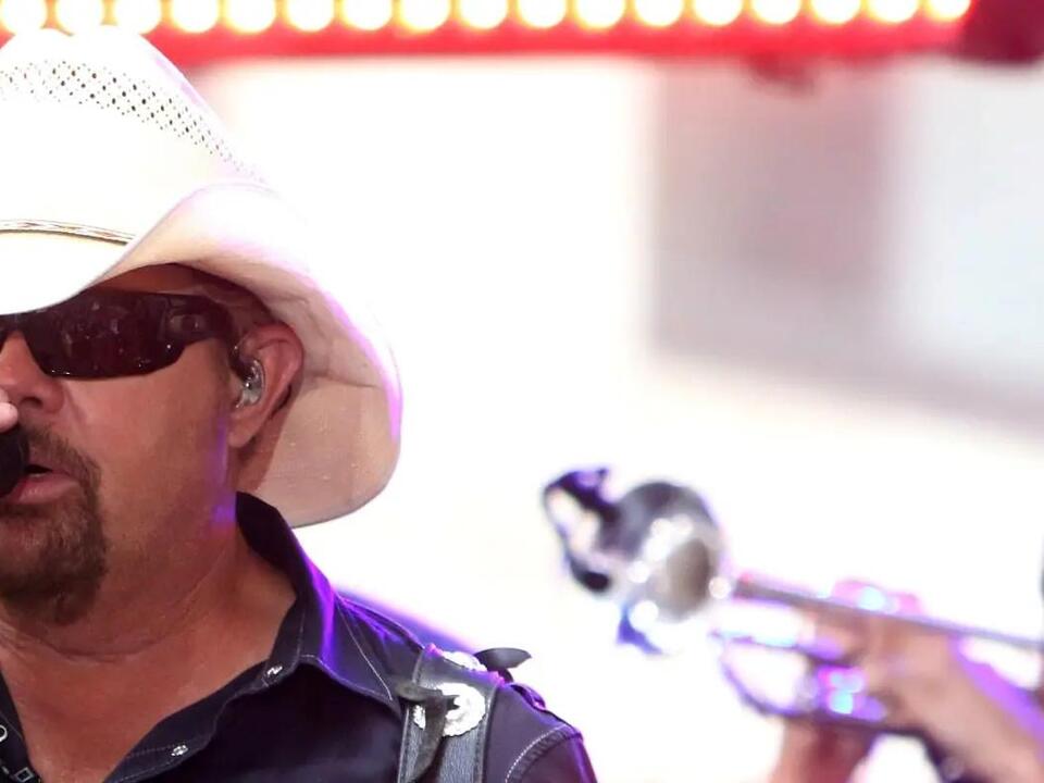 Watch Toby Keith Perform “Rum Is the Reason” with Sammy Hagar on His