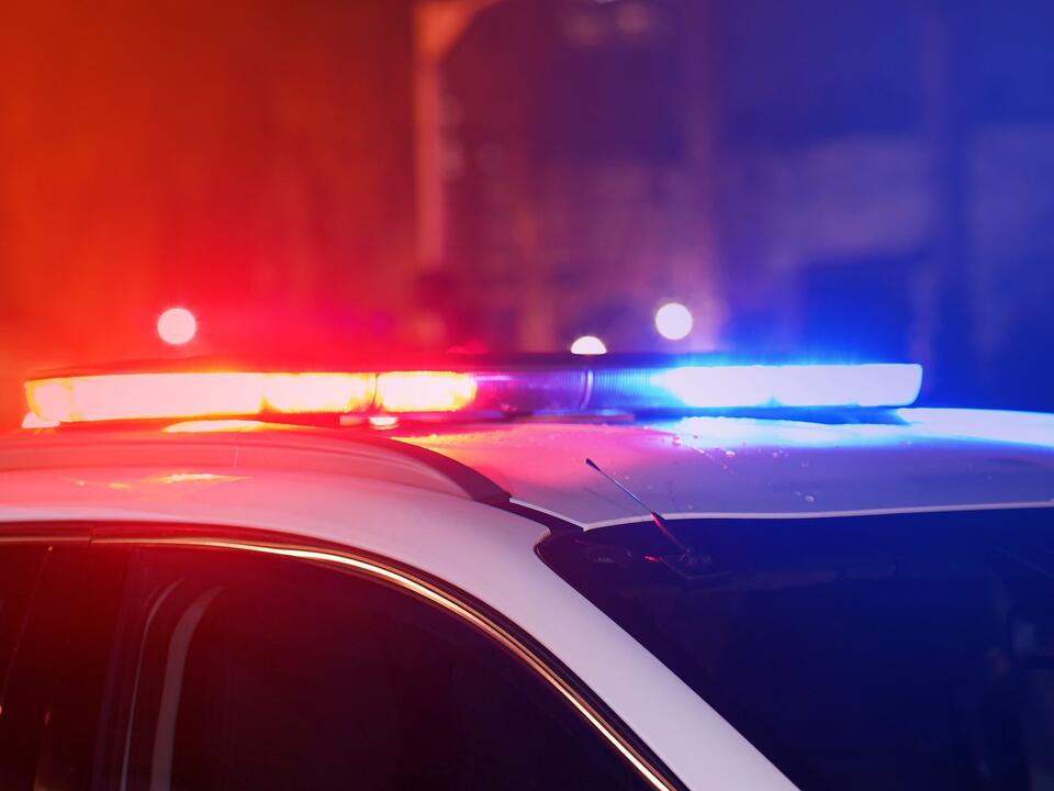 3 injured, including police officer, in northeast Columbus crash