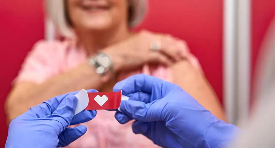 CVS Pharmacy, MinuteClinic begin offering 2025-2026 COVID-19 vaccines ...