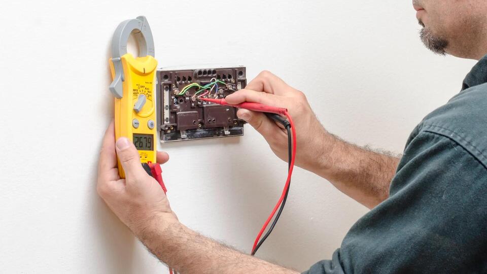 Thermostat swap leads to $4,000 AC quote, but others suspect bad wiring ...