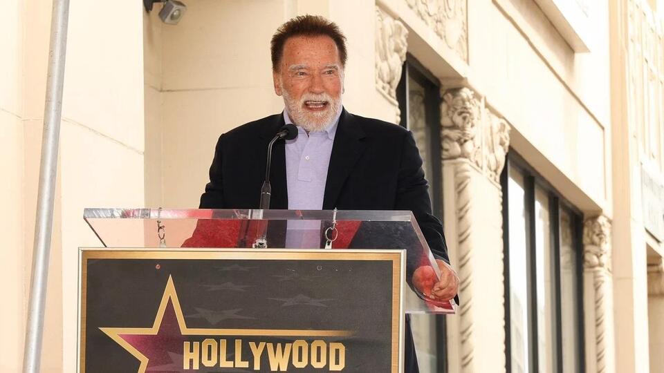 Arnold Schwarzenegger jokes about ex Maria Shriver taking 'half of my(01)