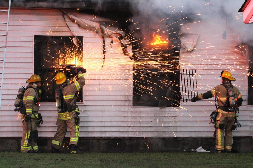 Woman charged with burning house - NewsBreak