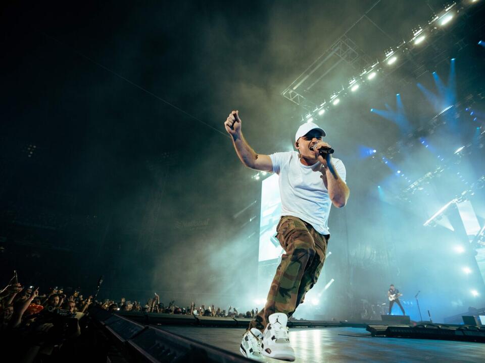 Fans Trying To Buy Tickets To Wallen’s “Sand In My Boots