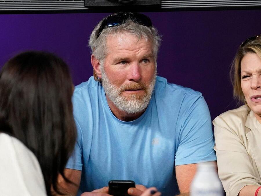Brett Favre makes shocking move in welfare scandal