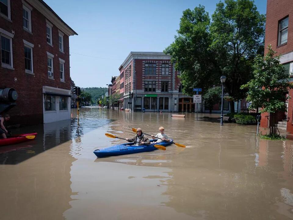 In Montpelier, stranded motorists and worried shop owners