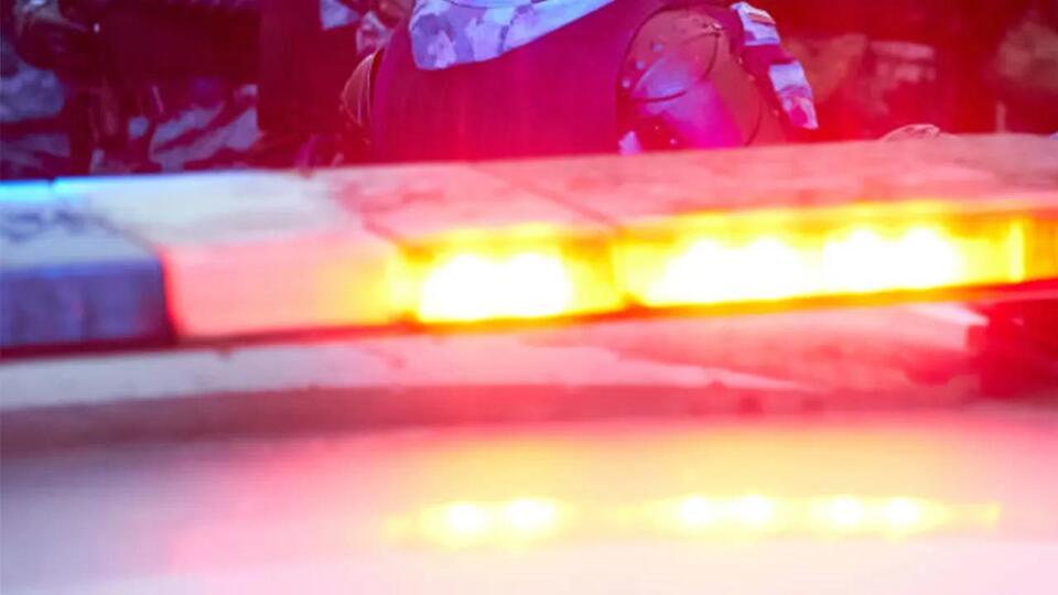 Man accused of ramming woman's car arrested after fleeing deputies on ...