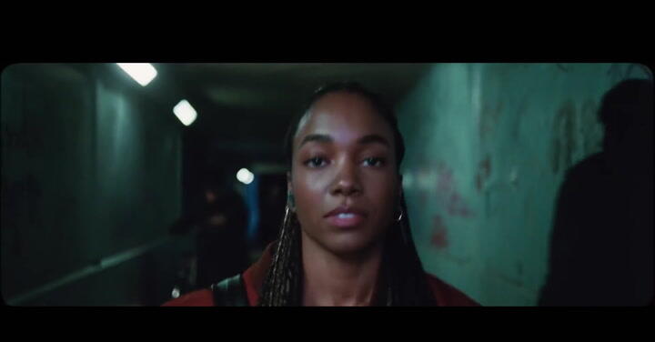 Woman leaves glowing review for Amazon leggings after they stayed intact when she fell down a mountain – NewsBreak