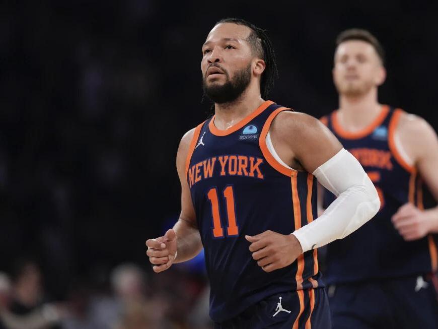 Jalen Brunson starts for New York Knicks despite injured right foot