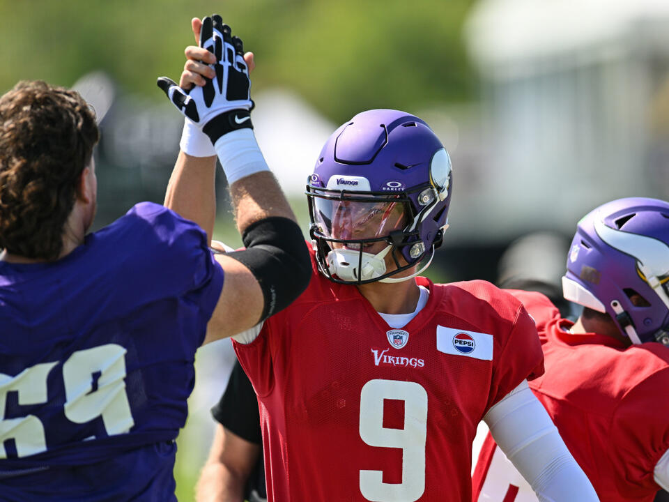 Minnesota Vikings projected offensive depth chart Quarterback, wide