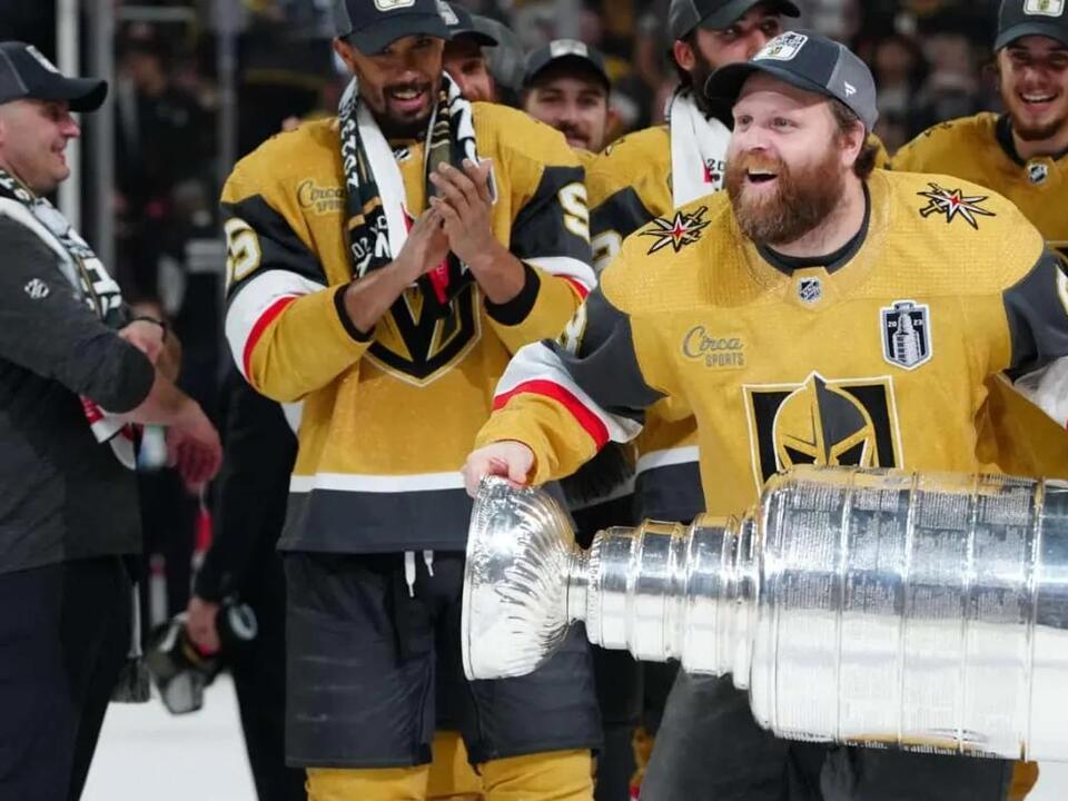RUMOR Chicago Blackhawks sign freeagent 3x cup champion Phil Kessel