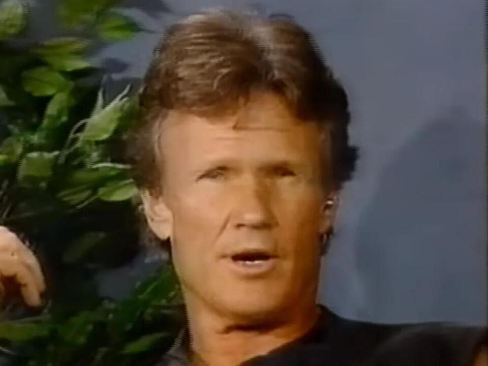 “Lap Dog Media Cranking Out Propaganda That’d Make A Nazi Blush” Kris Kristofferson Slams “One