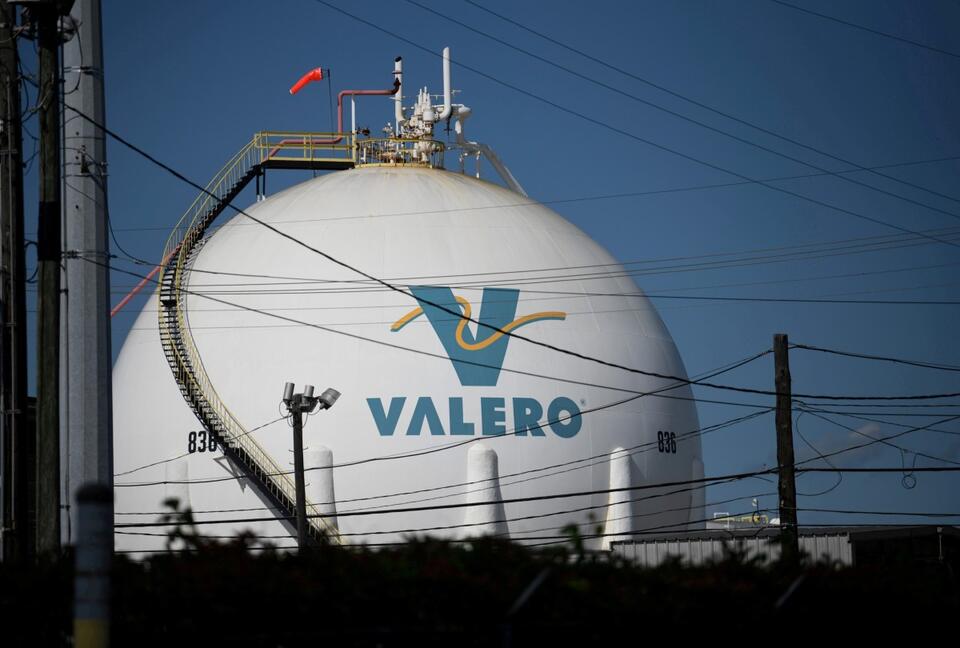 Valero Shuts Texas Refinery After Explosion Rocks Diesel Unit, Sources ...