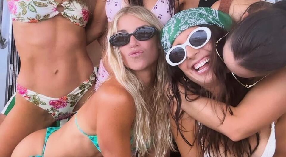 Kelly Stafford Proves She Doesn't Give a F–k – Shows Off ...