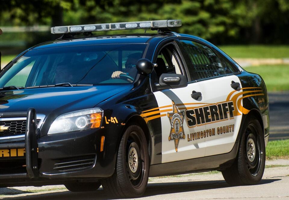 Man drowns trying to rescue his dogs in Portage Lake - NewsBreak