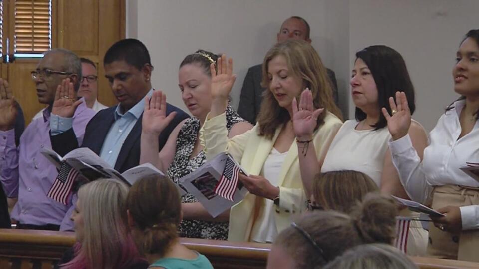 Naturalization ceremony welcomes 26 new citizens
