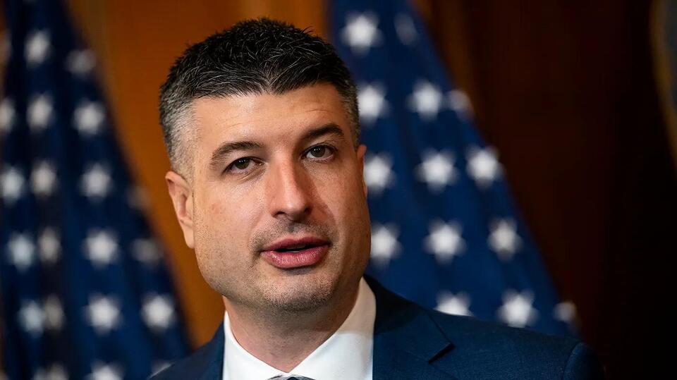 Image for House Republican introduces bill that includes strict limits on Iran war