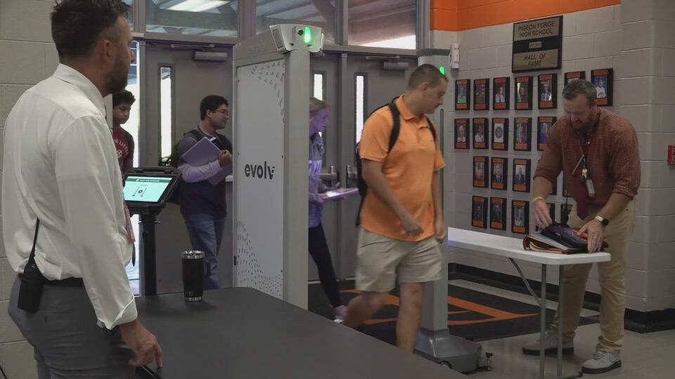 Sevier County students adapt to AI weapons detectors in middle and high ...