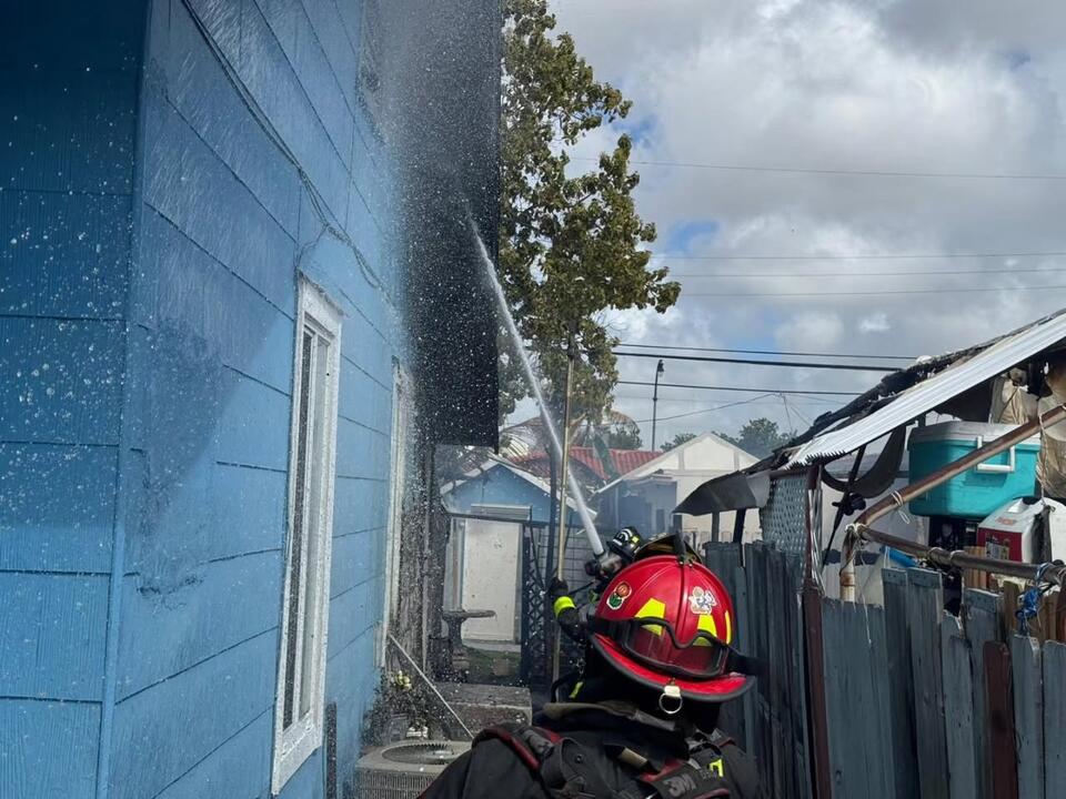 Firefighters quickly control residential fire in Hialeah - NewsBreak
