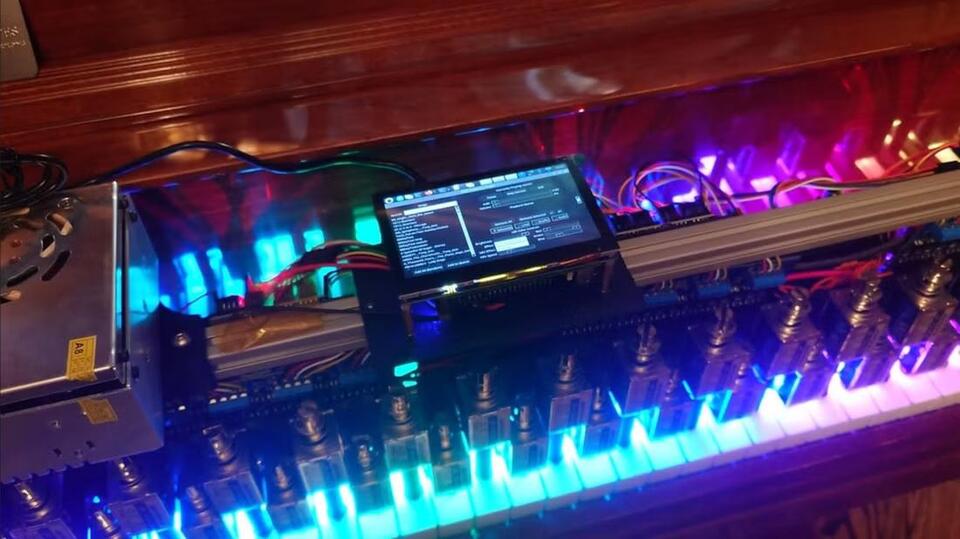 Someone built an amazing Raspberry Pi-powered automatic piano, and you ...