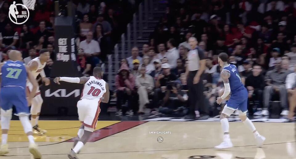 ESPN announcers incredulous over non-call - NewsBreak