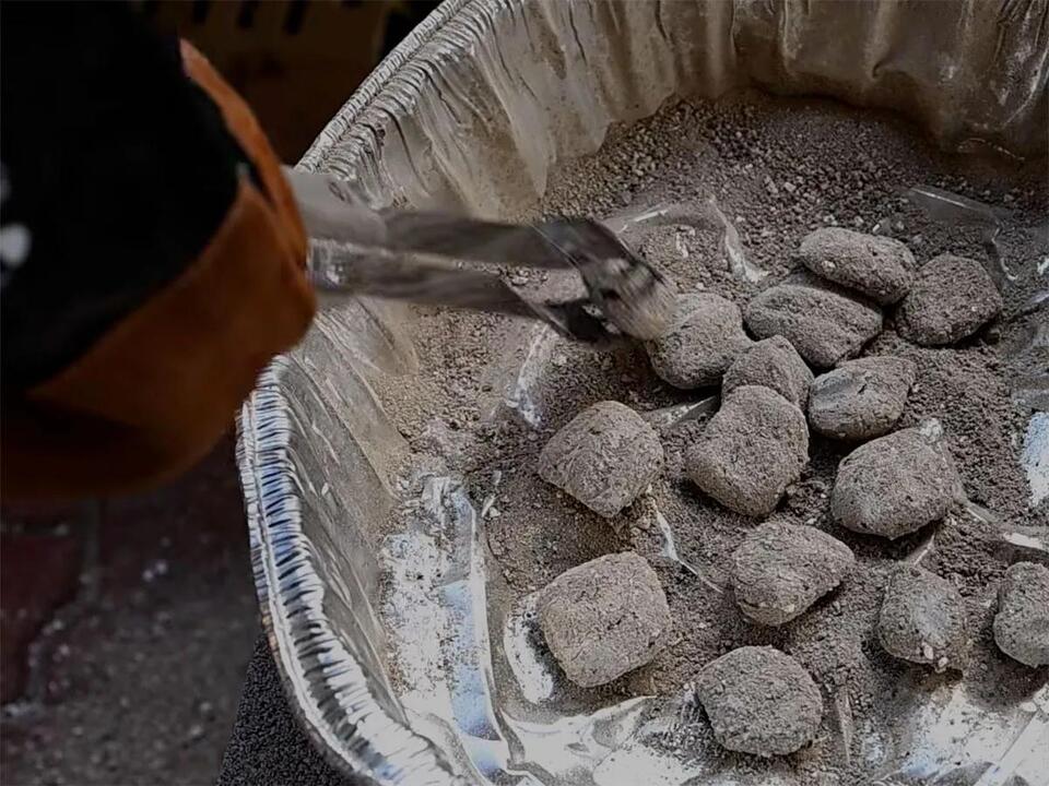 How to Make a Dutch Oven Campfire Pizza - NewsBreak
