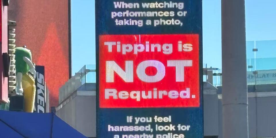 ‘Tipping is not required’ signs now active along Las Vegas Strip ...