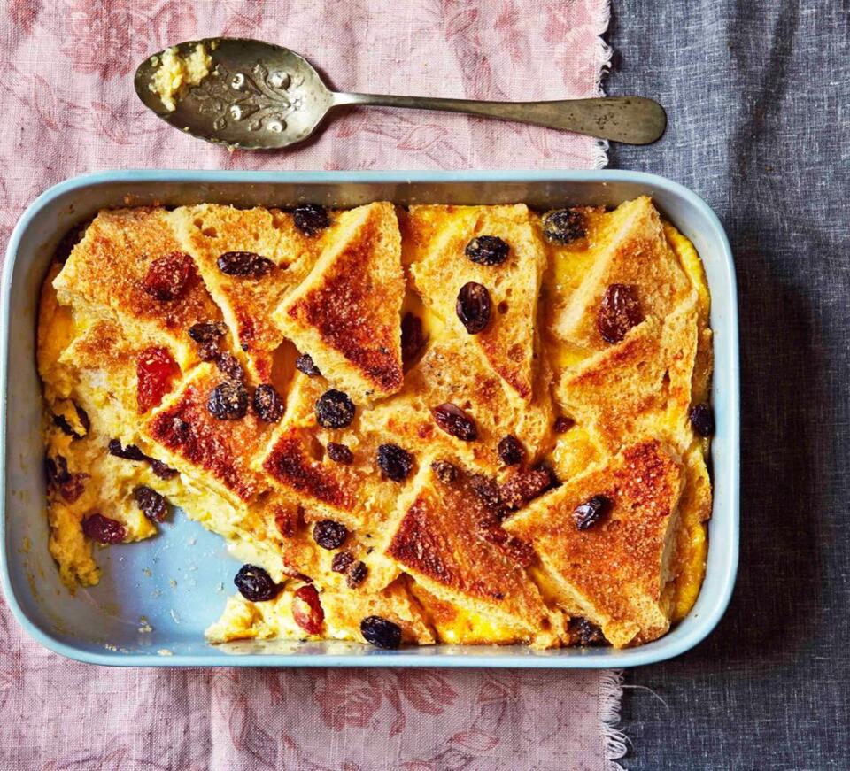 Nigella Lawson brought bread & butter pudding to The Great British Bake ...