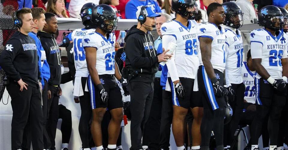 Stein defends sideline reporter Tori Petry after viral mistake - NewsBreak