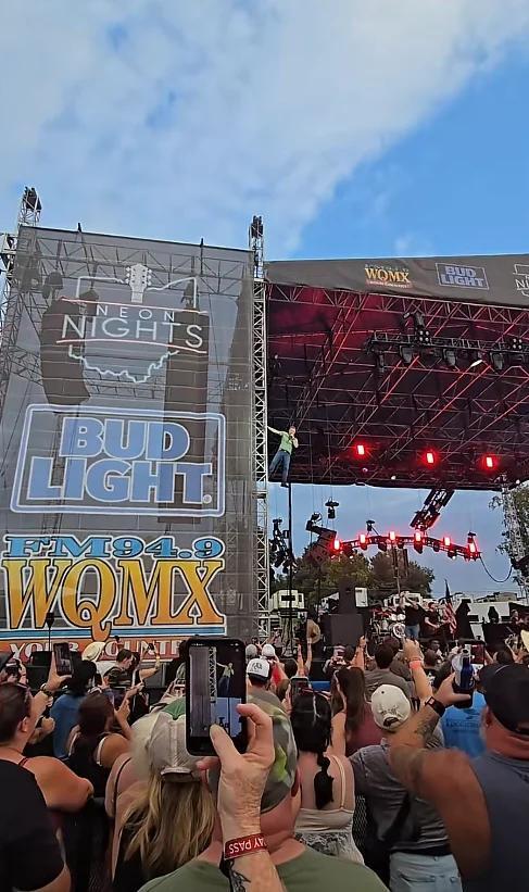 Craig Morgan, 62, Climbs Stage During ‘International Harvester ...