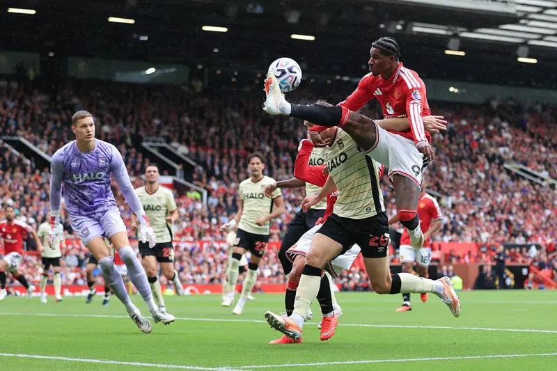 Premier League: Mbeumo hits woodwork from close range as Man Utd and Ipswich level