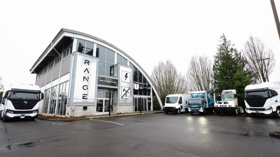 Why one zero-emission truck dealer wants big rigs to wait - NewsBreak