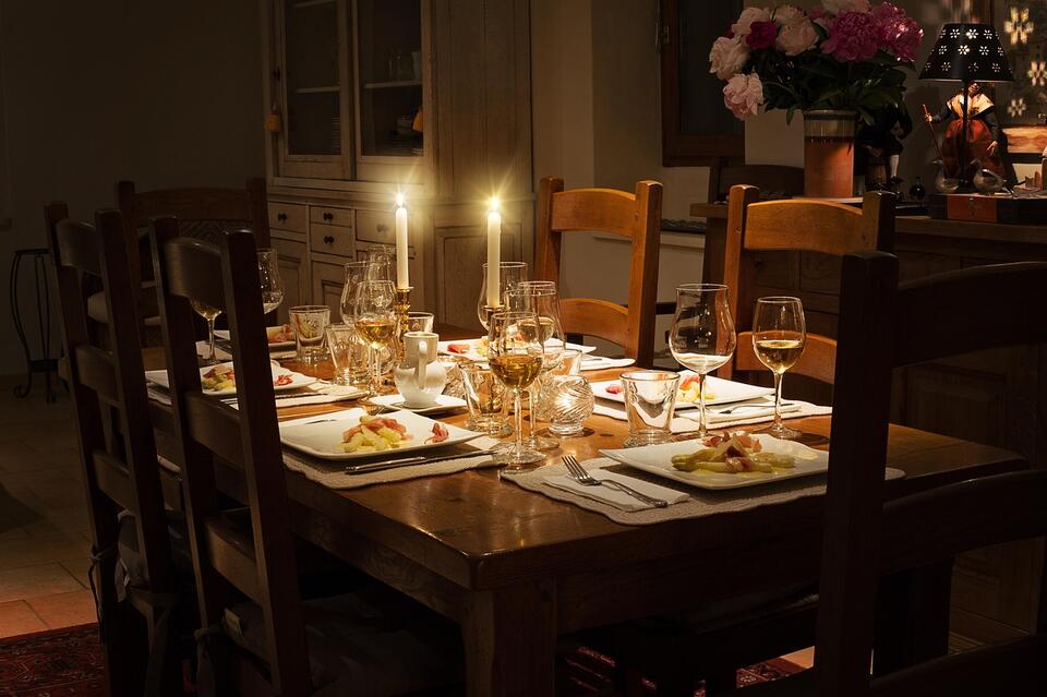 The After-Dinner Ritual Grandparents Practiced That Family Therapists Now Recommend