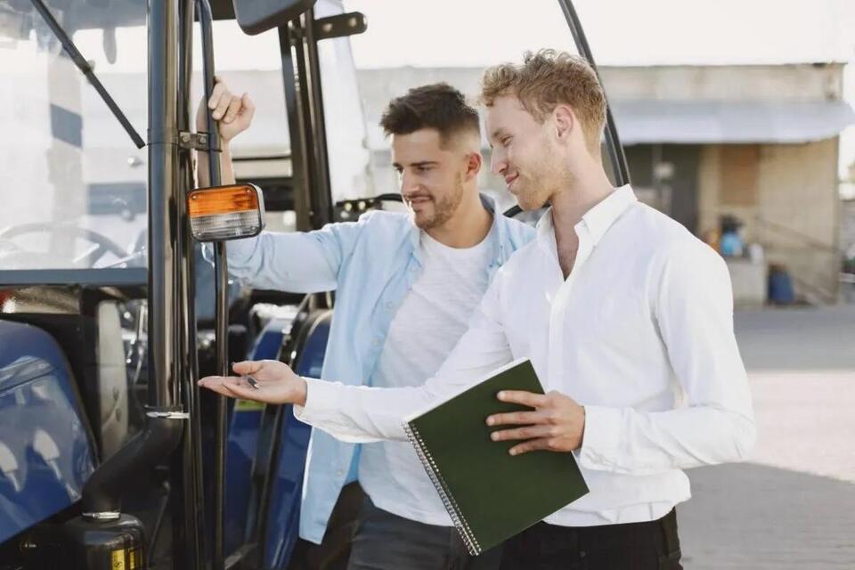 How Waste Haulers Can Compete with Bigger Operators Without Bigger Overhead