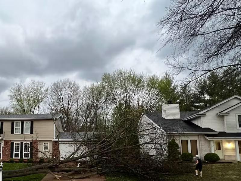 Storms leave behind damage, power outages in St. Louis area Monday