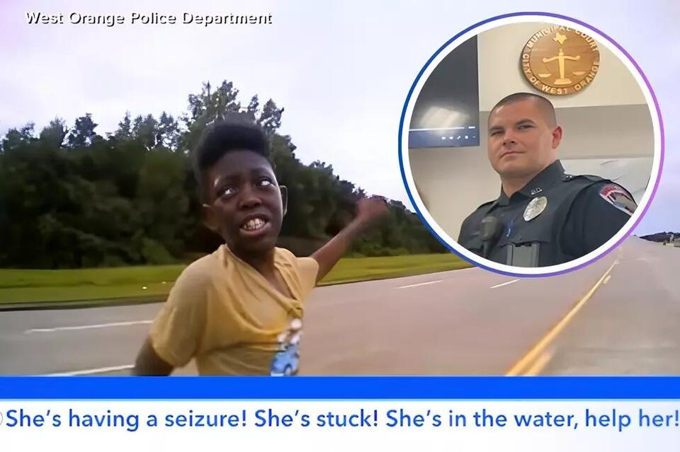 Dramatic Footage Mom Rescued From Submerged Car, Thanks to Young Son(01)