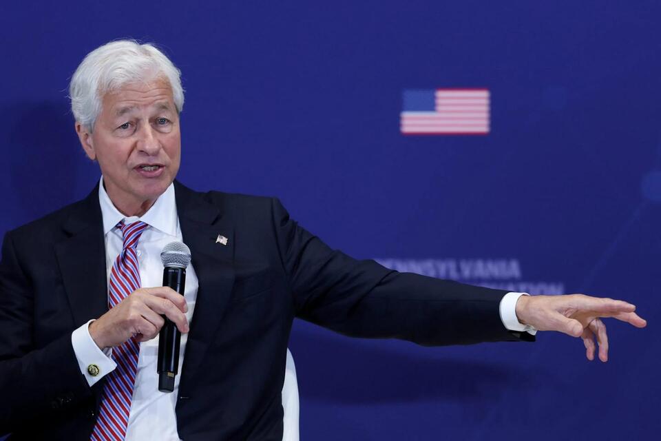 Jamie Dimon won’t put more of his own money into the long end of the bond market right now-thanks to the $39 trillion national debt