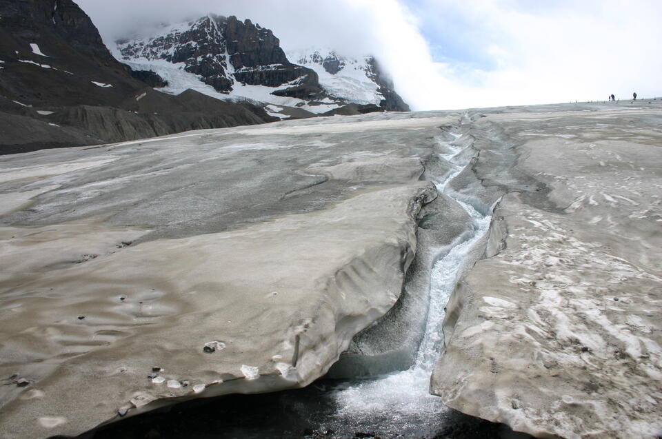 The Glacial Rivers That Flow Upstream – And the Science Behind It ...