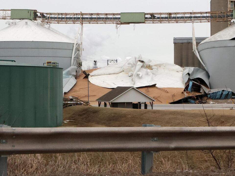 Grain bin collapses at The Andersons' South Toledo facility - NewsBreak