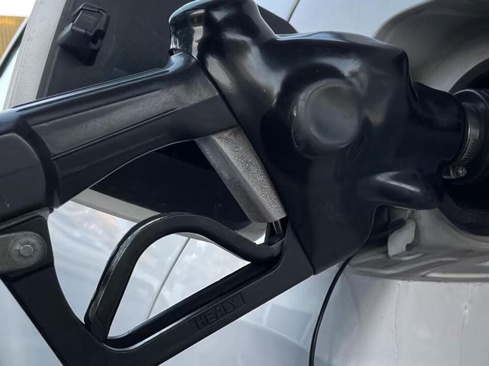 Roanoke gas prices down very slightly