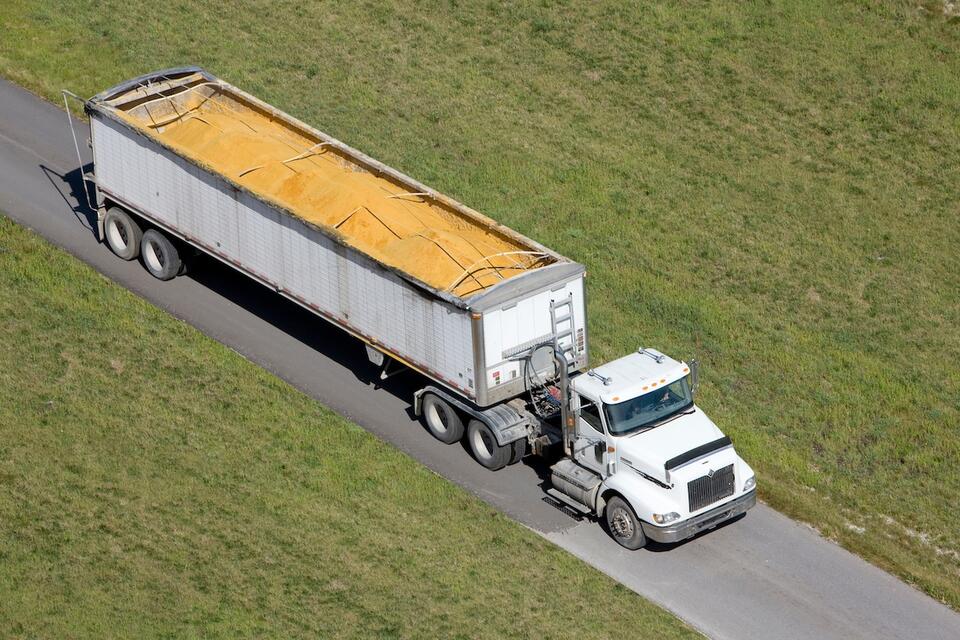 Weight limit restrictions waived for Iowa drivers participating harvest season