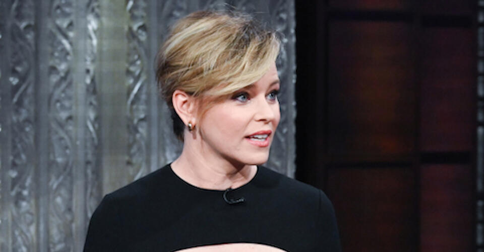 Elizabeth Banks Tackles This Statement Trend in Peek-a-Boo Dress & Classic Pumps for ‘Colbert’ – NewsBreak