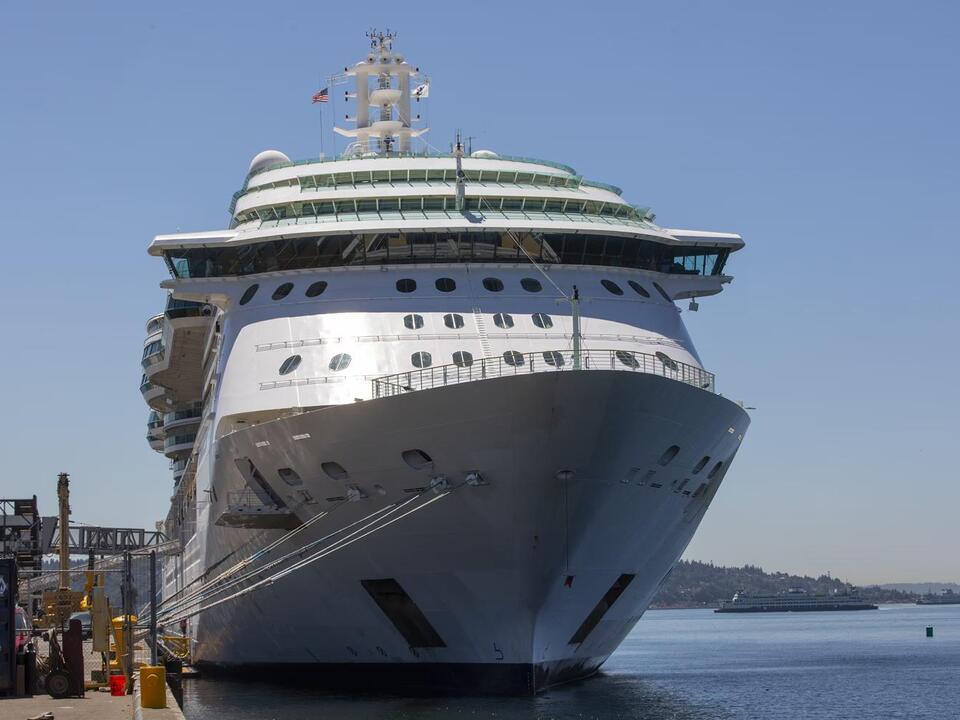 Hundreds of passengers fall suddenly ill on Royal Caribbean cruise