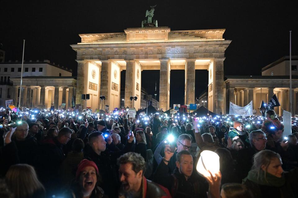 Tens of thousands protest in Berlin as far right's influence grows ...