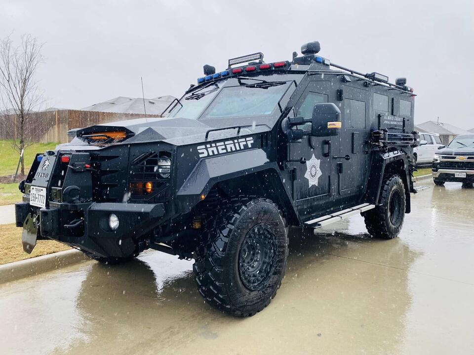 After 4-hour standoff, SWAT arrests man wanted for felony warrant in ...
