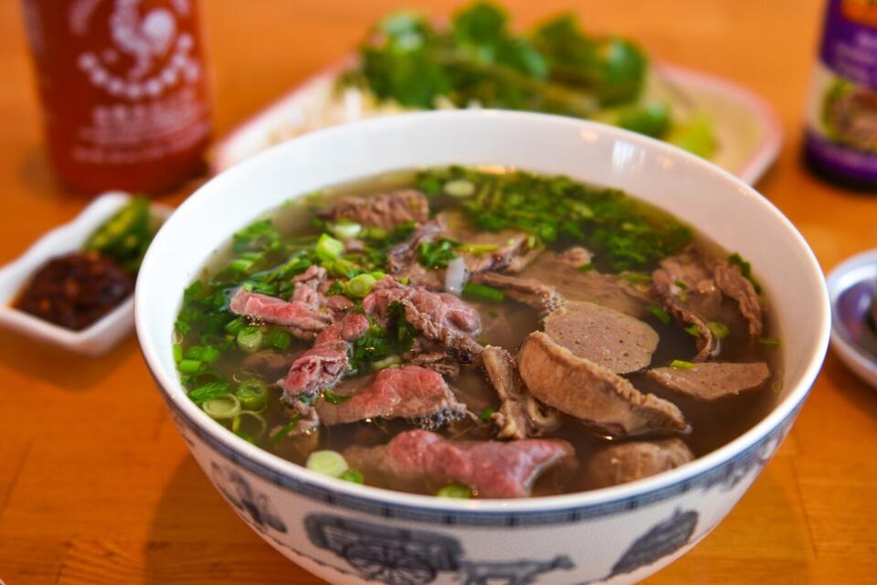 With some of Long Beach’s best phở, Mama Quach’s Kitchen opens in Westside