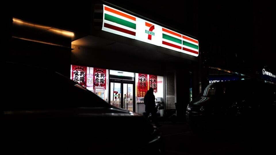 7-Eleven clerk revives three overdosed customers