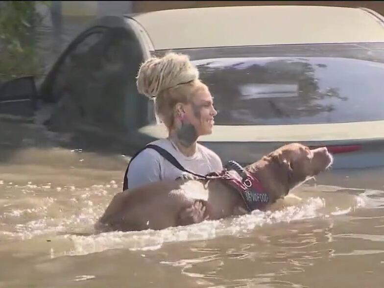 Hundreds rescued from flooded apartment complex