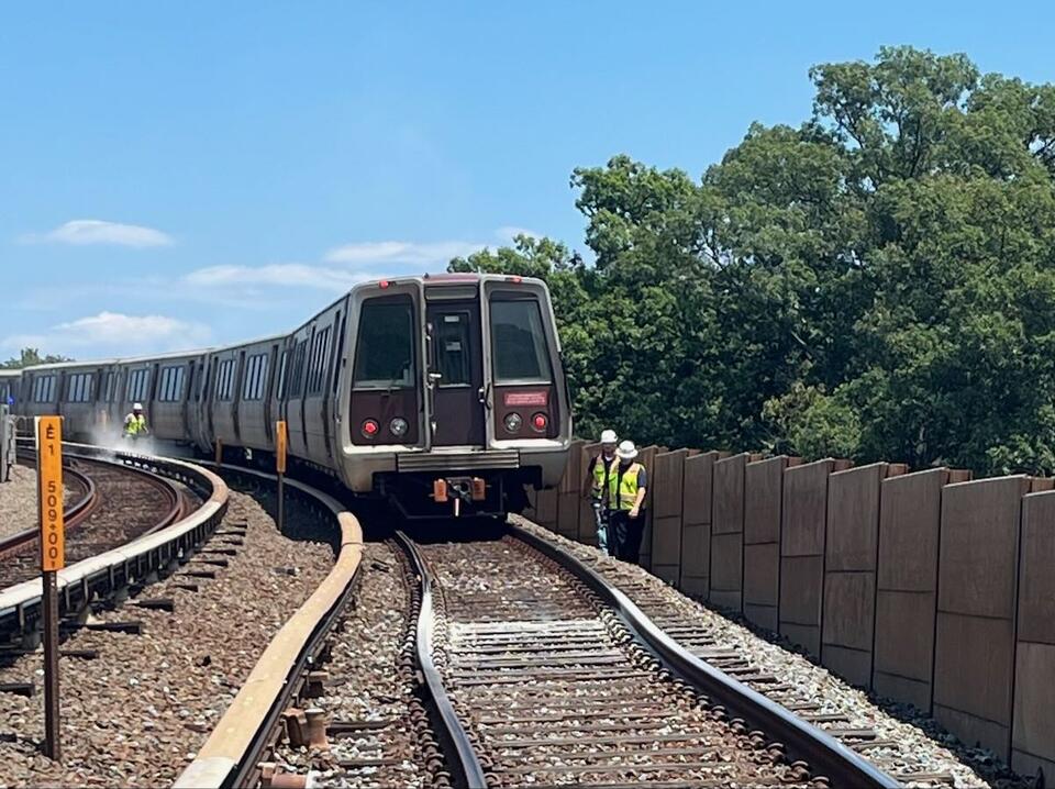 Heat kink causes derailment of DC Metrorail train - NewsBreak